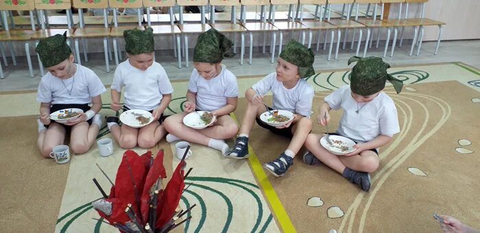 Дети в саду. Мероприятие на апрель в доу 2022 года. Фотоотчет в детском саду. Петрозаводская сад детский. Воспитатель и дети в доу.