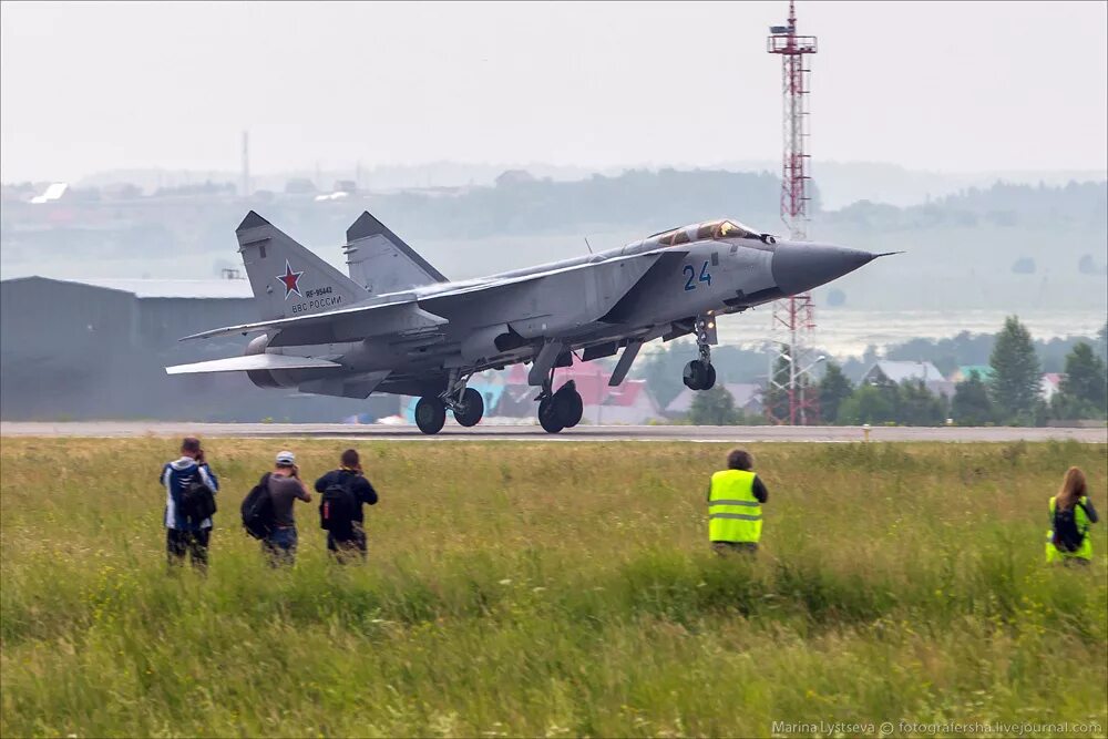 Як ти міг. Сверхъестественное приколы. Су 27 севастополь. Миг-29. Ввс азербайджана.