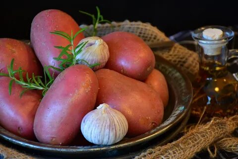 Красно белая картошка