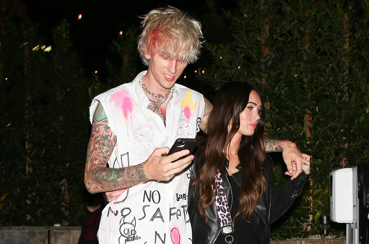 Ган келли и меган. Machine gun kelly и меган фокс. меган фокс и машин ган келли.