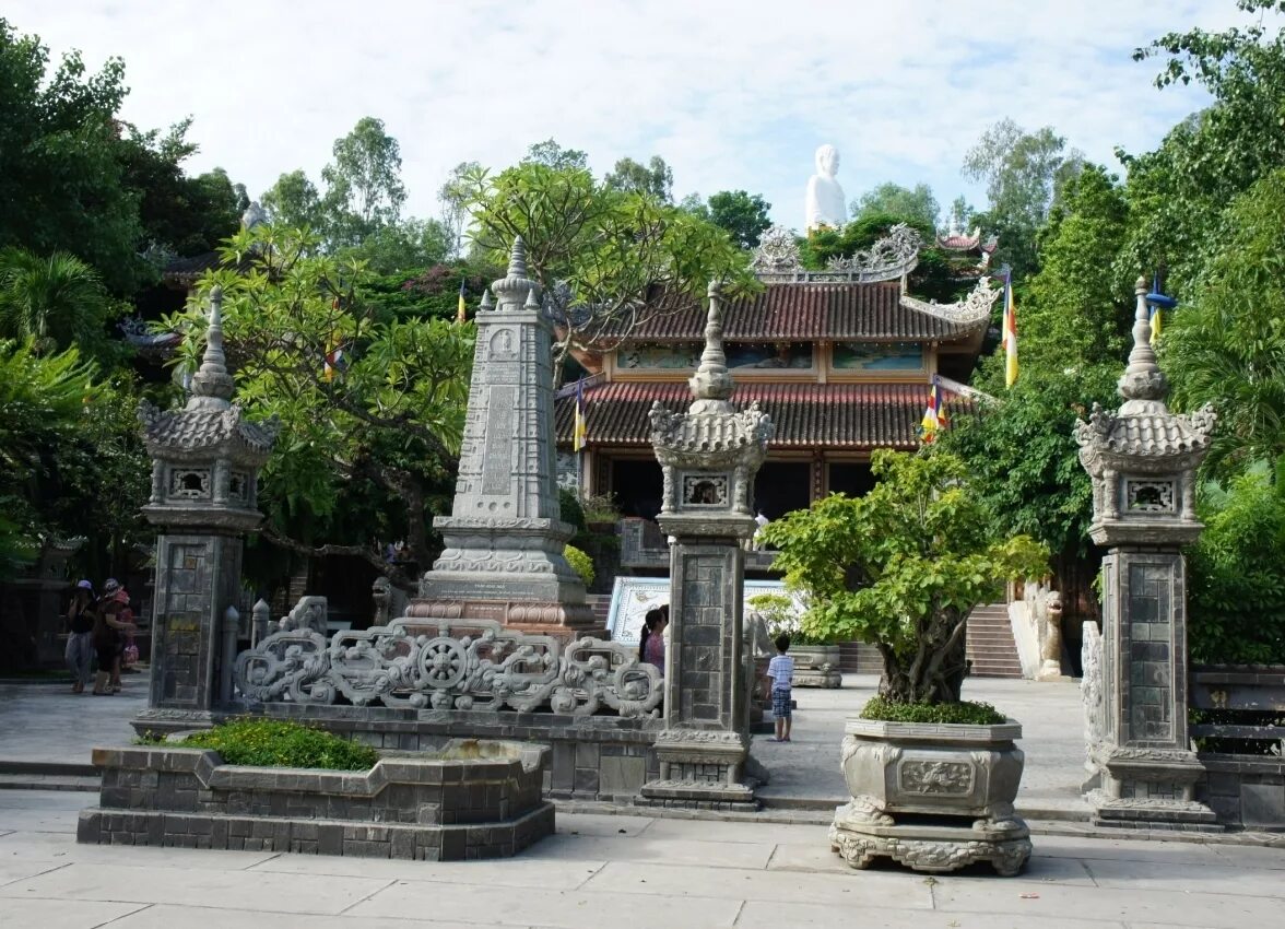 Храм Лонг Ханой. Вьетнам пагода Лонг Шон. Памятники в Ханое.Вьетнам.