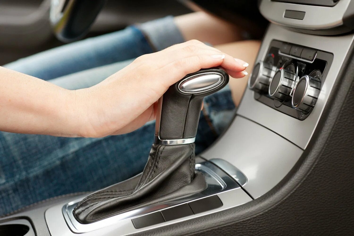 Как управлять автомобилем с автоматической