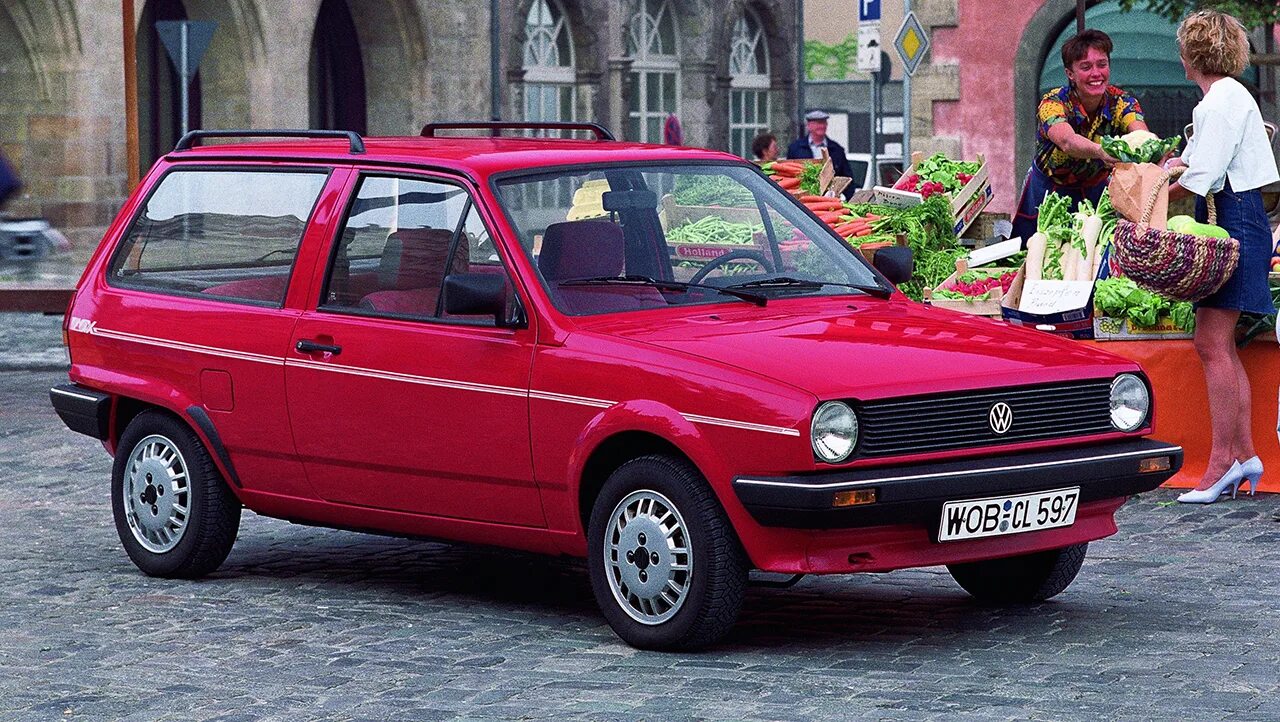 Volkswagen polo 2 coupe. Фольксваген гольф седан 1985. Vw polo mk1. Volkswagen 1975. Фольксваген поло 1 поколение.