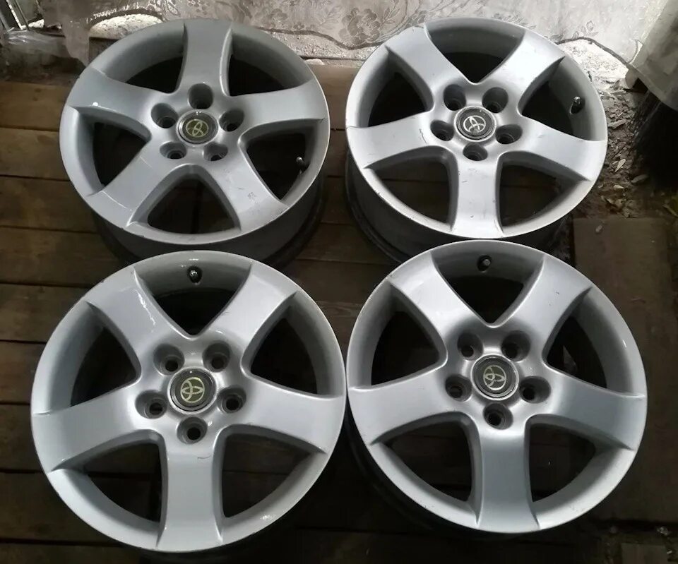 Оригинальные диски toyota camry r16. Диски на тойота камри r17. Диски toyota camry r16. Диски литые 16 камри. Диски камри 40 r16.