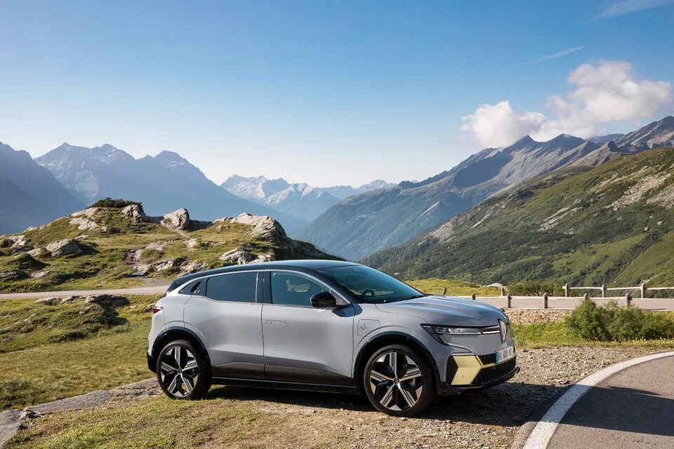 NUEVO RENAULT MÉGANE! Un *SUV? ELÉCTRICO con mucha tecnología y CASI 500 kms de 