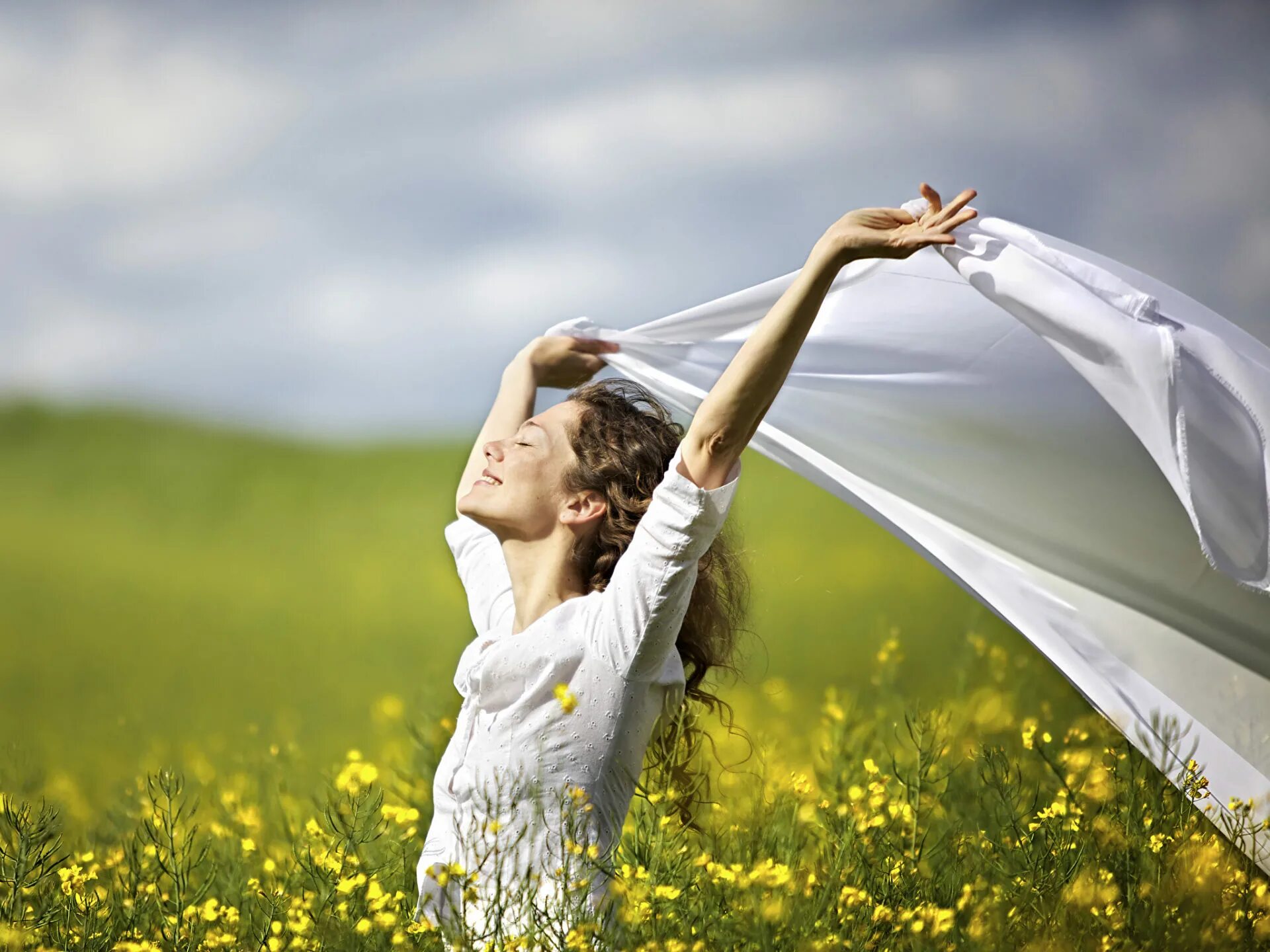 Спокойствие и радость. Счастливые люди жили думая. Самый счастливый человек. Счастливые люди жили думая. Радость жизни.