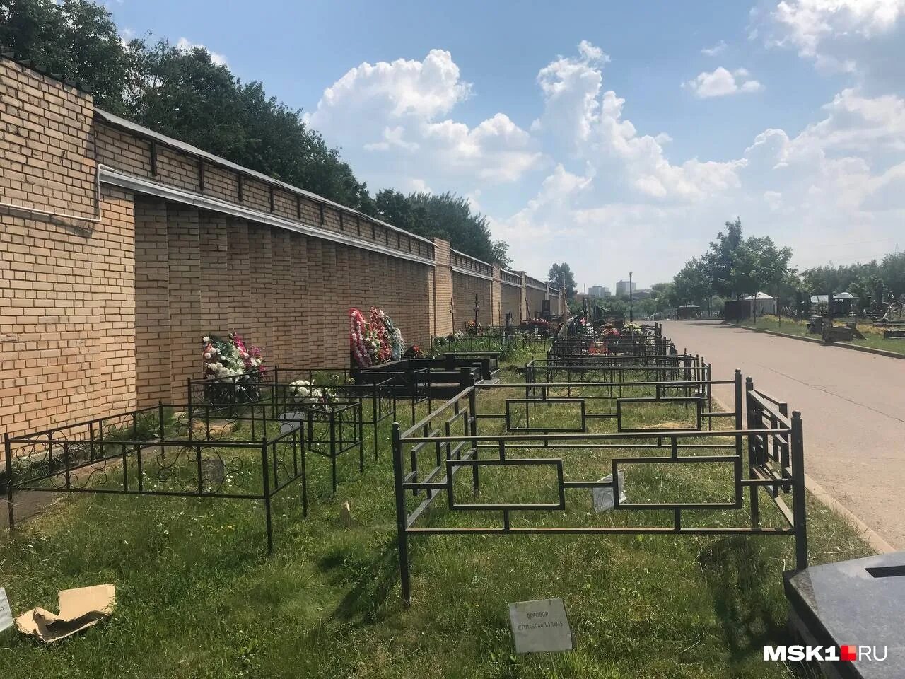 могила юрия шатунова на троекуровском кладбище. юрий шатунов похороны троекуровское кладбище. место захоронения юрия. троекуровское кладбище участок 24а. юрий гагарин похоронен на красной площади.