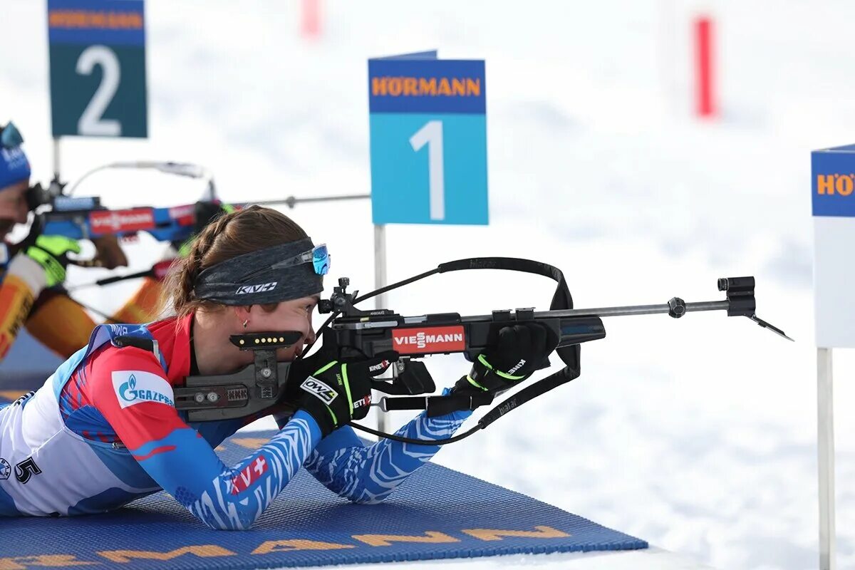 Куклина биатлон. Биатлон антерсельва женская эстафета. Сборная россии по биатлону женщины 2021. Биатлон женщины 2024 год. Резцова биатлонистка.