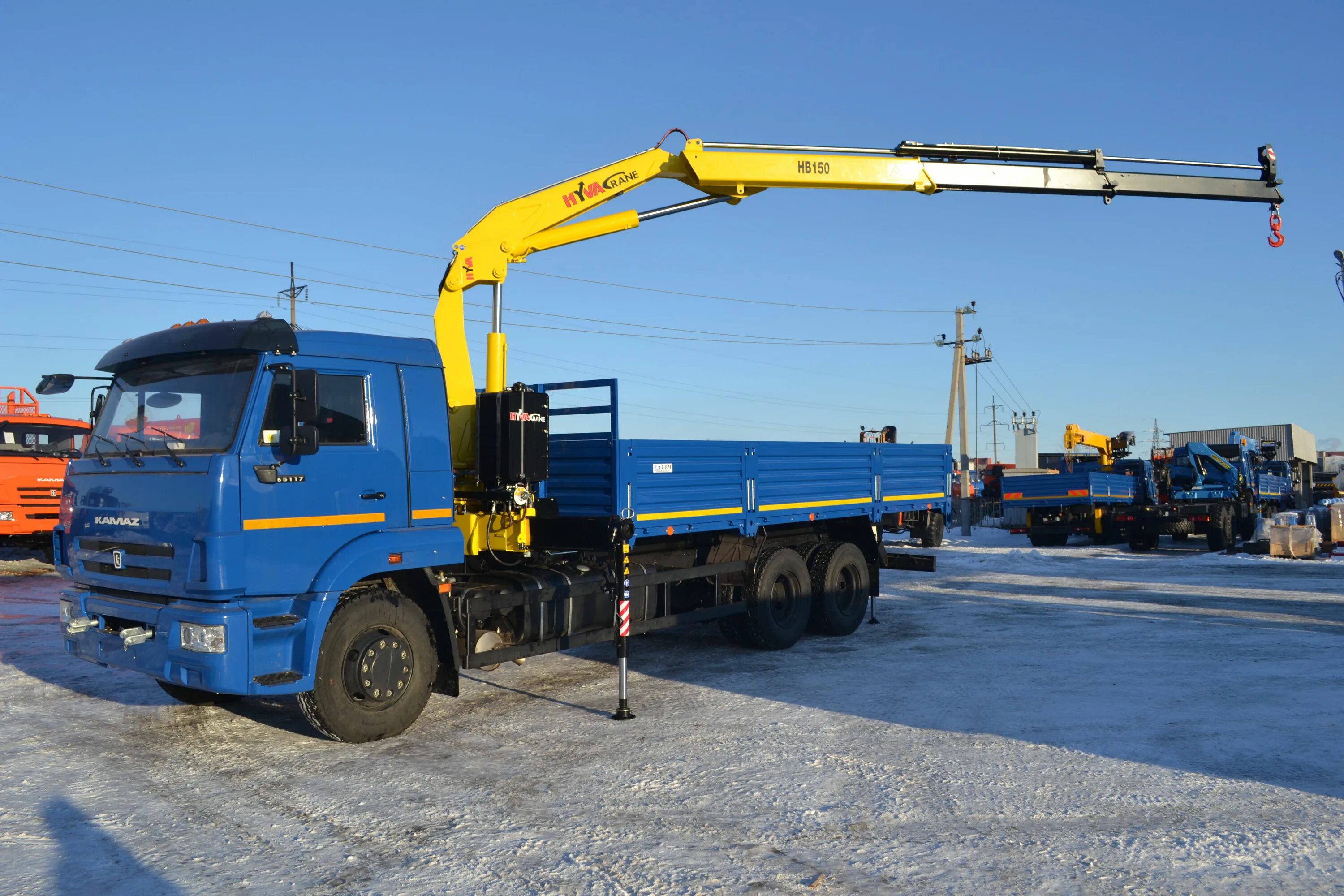 Автомобиль бортовой с манипулятором. КАМАЗ 65117 Hyva Crane hb150 e2. КАМАЗ 65117 С КМУ. КАМАЗ 65117 бортовой с КМУ. КАМАЗ 65117 С манипулятором.