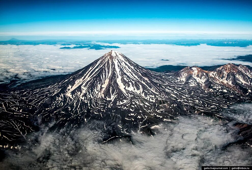 Гора ключевская сопка. Виды вулканов камчатки. Виды вулканов камчатки. Петропавловск-камчатский извержение вулкана. Корякский и авачинский вулкан камчатка.