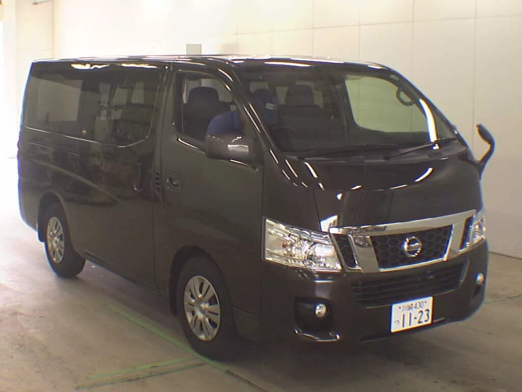 Тойота микроавтобус москва. Nissan Caravan, 2012 года. Ниссан Караван 2012. Nissan Caravan 2022. Ниссан карвак2009 минивэн.