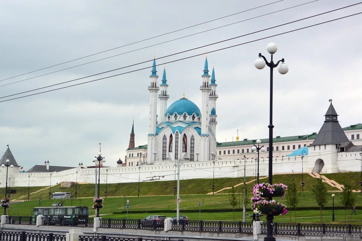 Чем известен казанский кремль. Казанский Кремль Казань. Достромечательности Казань. Казанский Кремль достопримечательности Казани. Татарстан Казань Кремль.