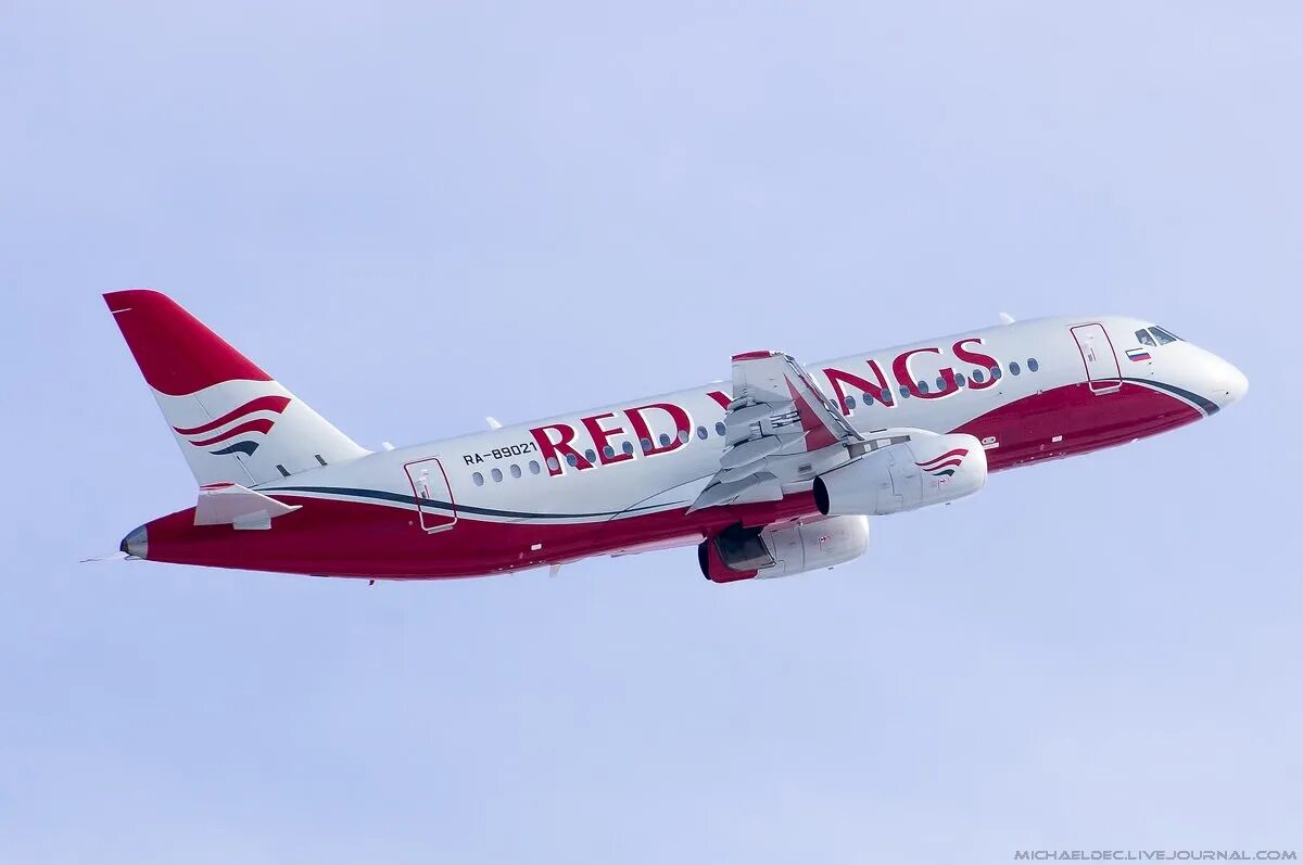 Купить авиабилеты на самолет ред вингс. Ред Вингс самолеты авиакомпании. Red Wings («ред Вингс»). B772 самолет Red Wings. Ред Вингс красный самолет.