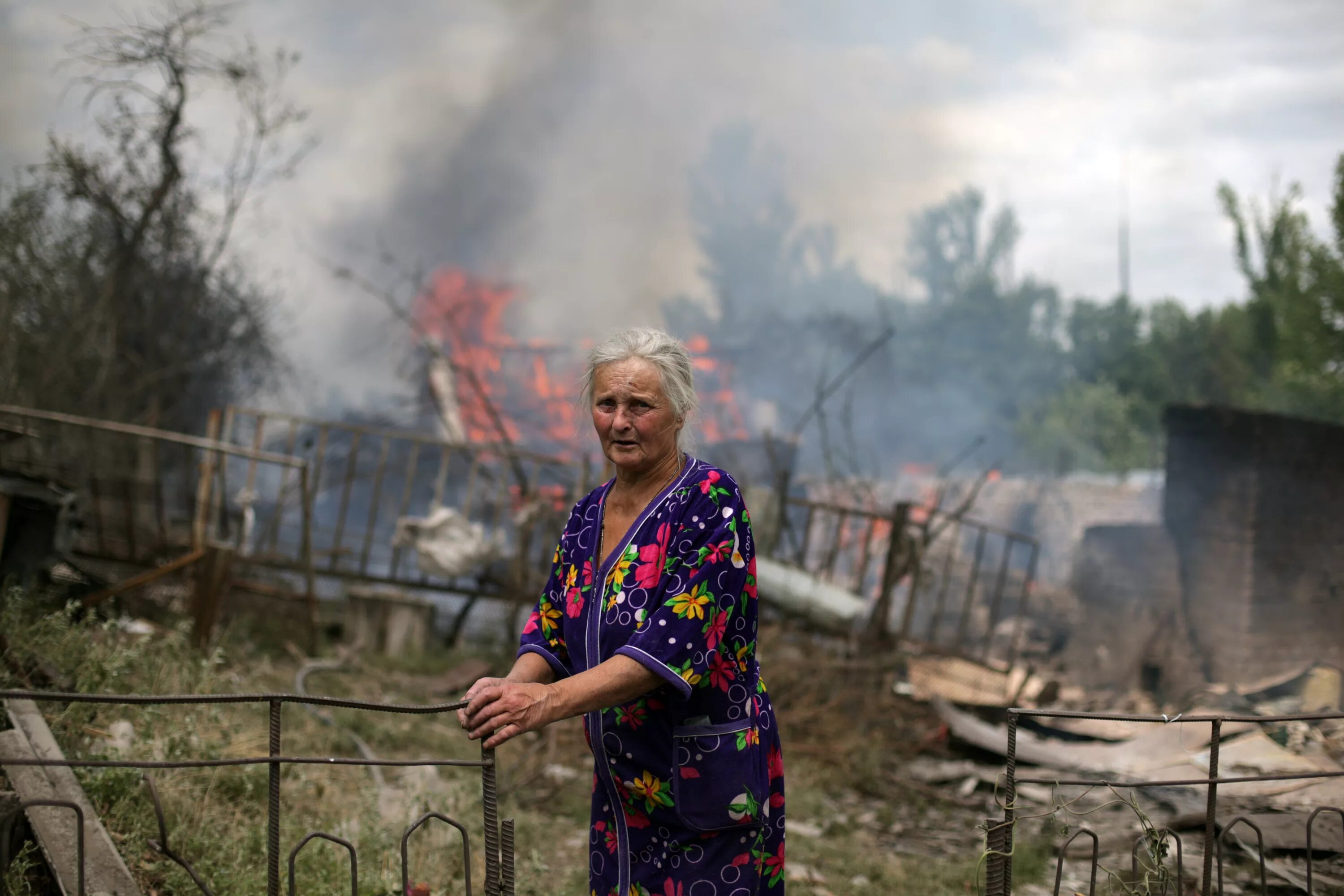 Украинские мирные жители. Станица Луганская 2 июля 2014.