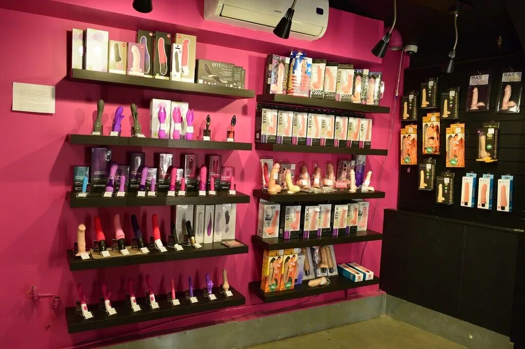 магазин для взрослых ассортимент. 18 магазин москва. магазин интимных игрушек. товары 18 плюс. видео товары 18.