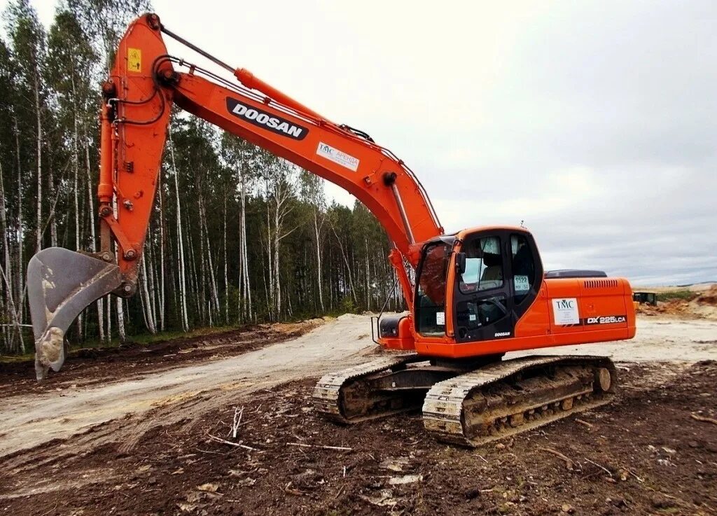 Дусан 225 экскаватор. Doosan dx225lca. Экскаватор Доосан 225 гусеничный. Doosan экскаватор dx225nlca гусеничный dx225lca.