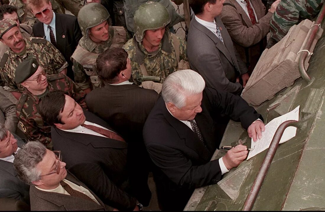 Ельцин и Яндарбиев 1996. Ельцин в Чечне. Ельцин в Чечне в 1996г. 1 июня 1999