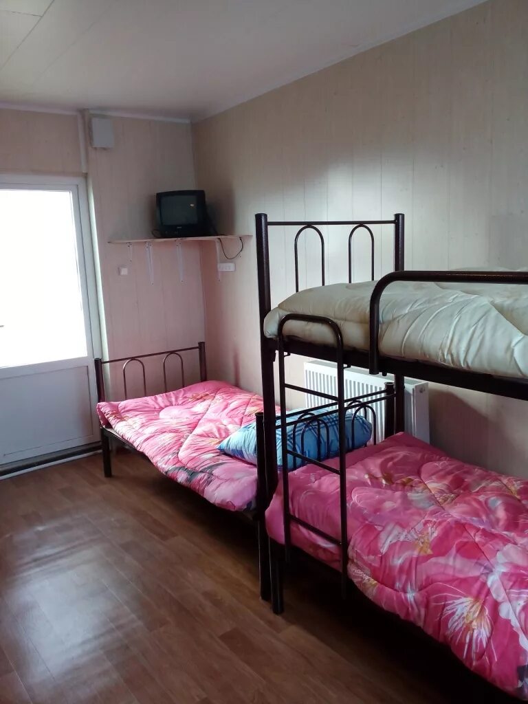 съемная квартира. студенты в хостеле. где найти квартиру для рабочих. где найти квартиру для рабочих. комната в квартире.