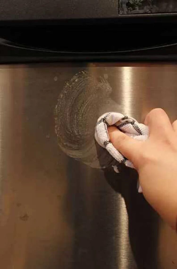 Мыть входную дверь с солью