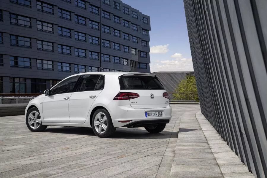 Какой tsi выбрать. Фольксваген гольф tsi. volkswagen golf variant bluemotion 2016. tsi bluemotion. swm golf.