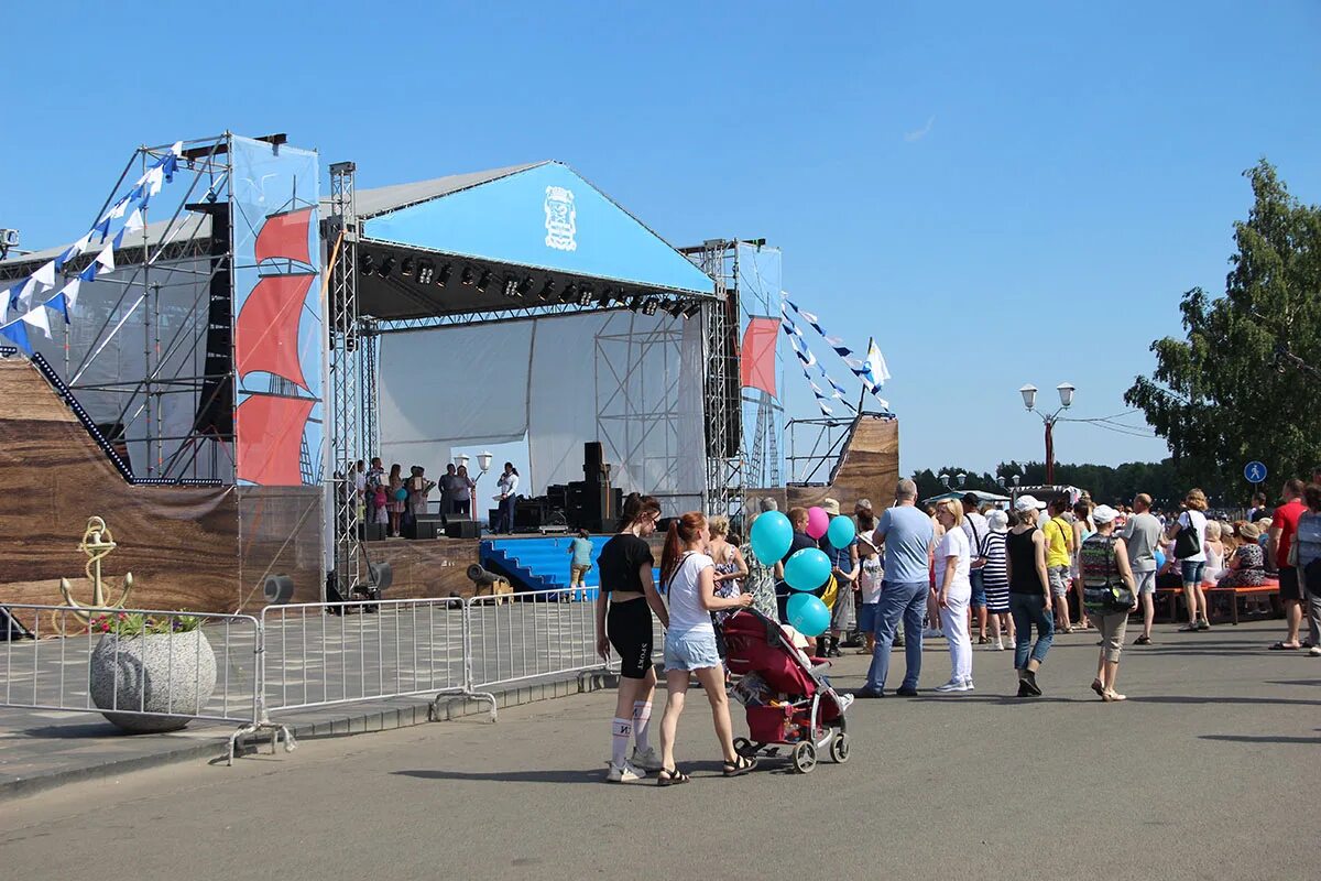 День города петрозаводск 2024 афиша. 5 мая афиша петрозаводск. Неугасима память поколений. Концерт на набережной сегодня. Сцена петрозаводск день города.