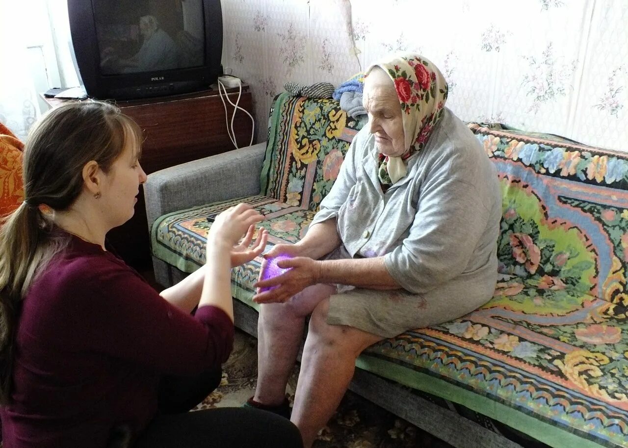 Социальное обслуживание пожилых людей. Социальное обслуживание пожилых граждан и инвалидов. Социально бытовые услуги для пожилых. Социально бытовые услуги для пожилых людей и инвалидов.