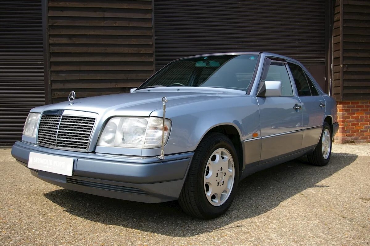 Купить мерседес 124 бу. Mercedes Benz w124 e320. Mercedes Benz w124 e200. Mercedes Benz w124 1985. Мерседес 124 е320.