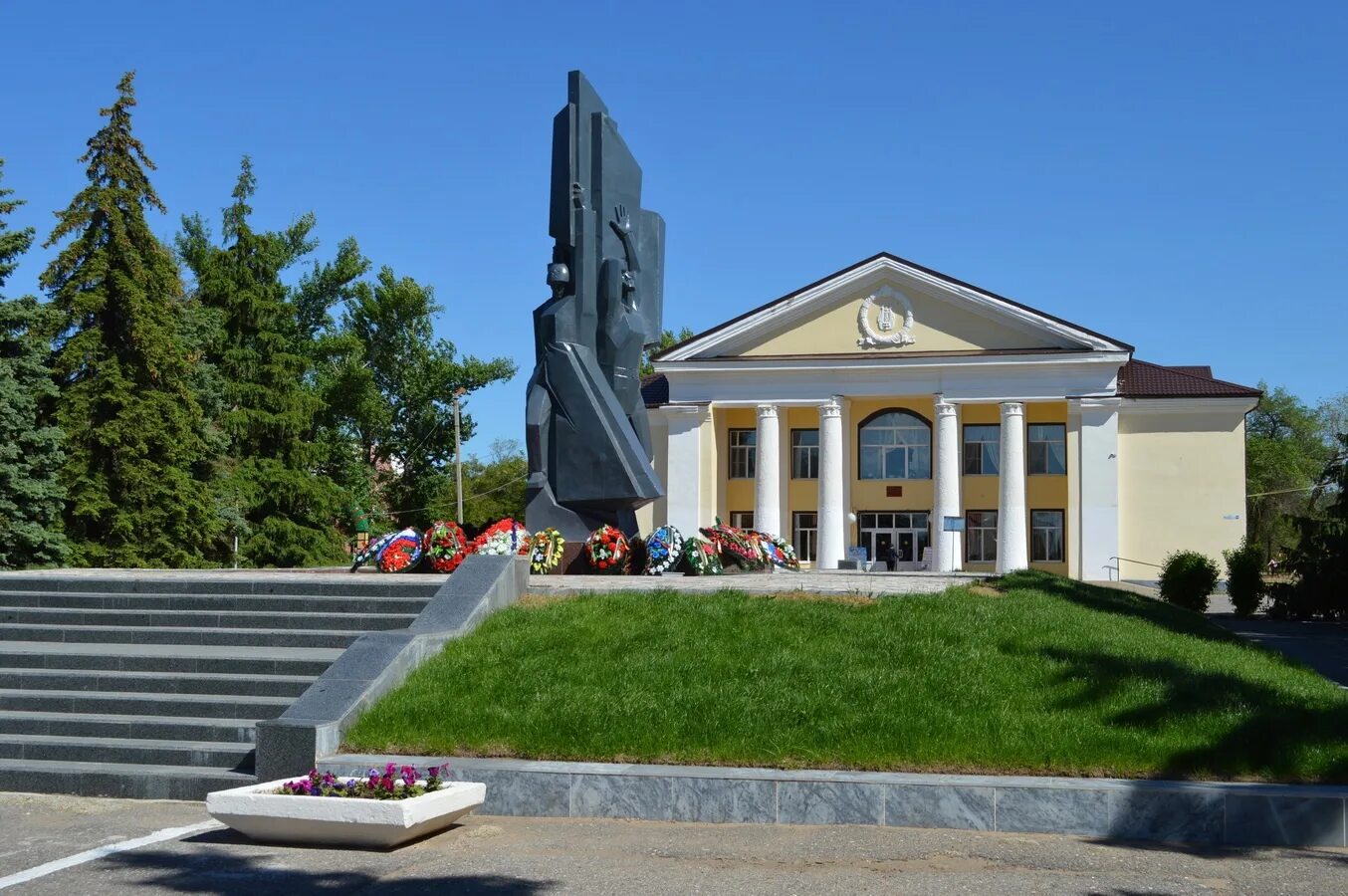 Город николаевск волгоградская область. Достопримечательности города николаевска волгоградской обл. Солодушино волгоградская область николаевский. Николаевскволгоградскойобласть. Волгоградская область село николаевск.