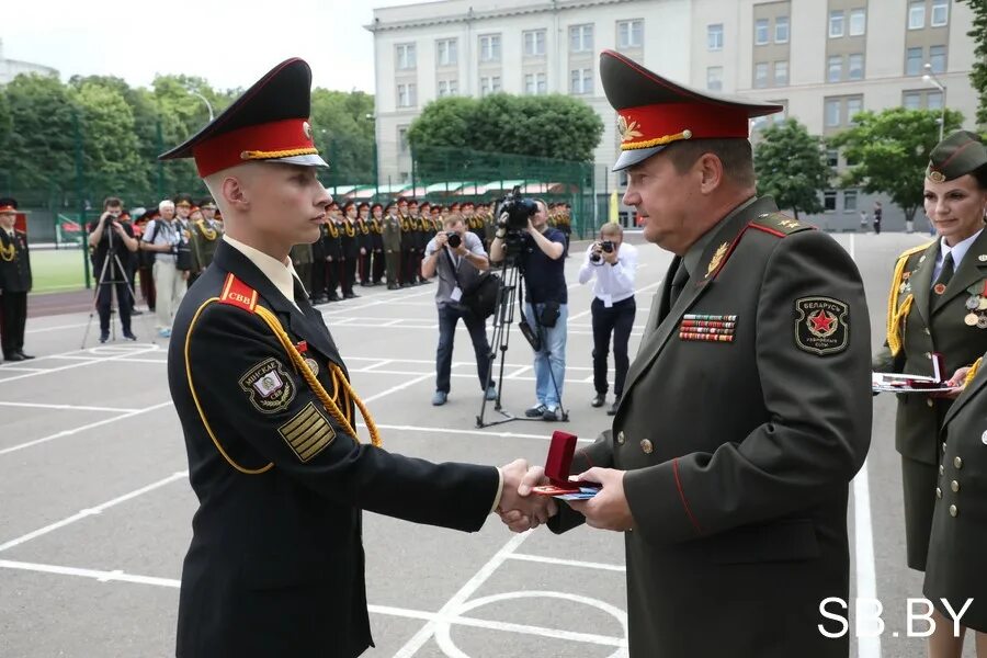 МСВУ Минск. Министр обороны Белоруссии суворовец. Погоны Минского Суворовского училища. Погоны Минское СВУ.