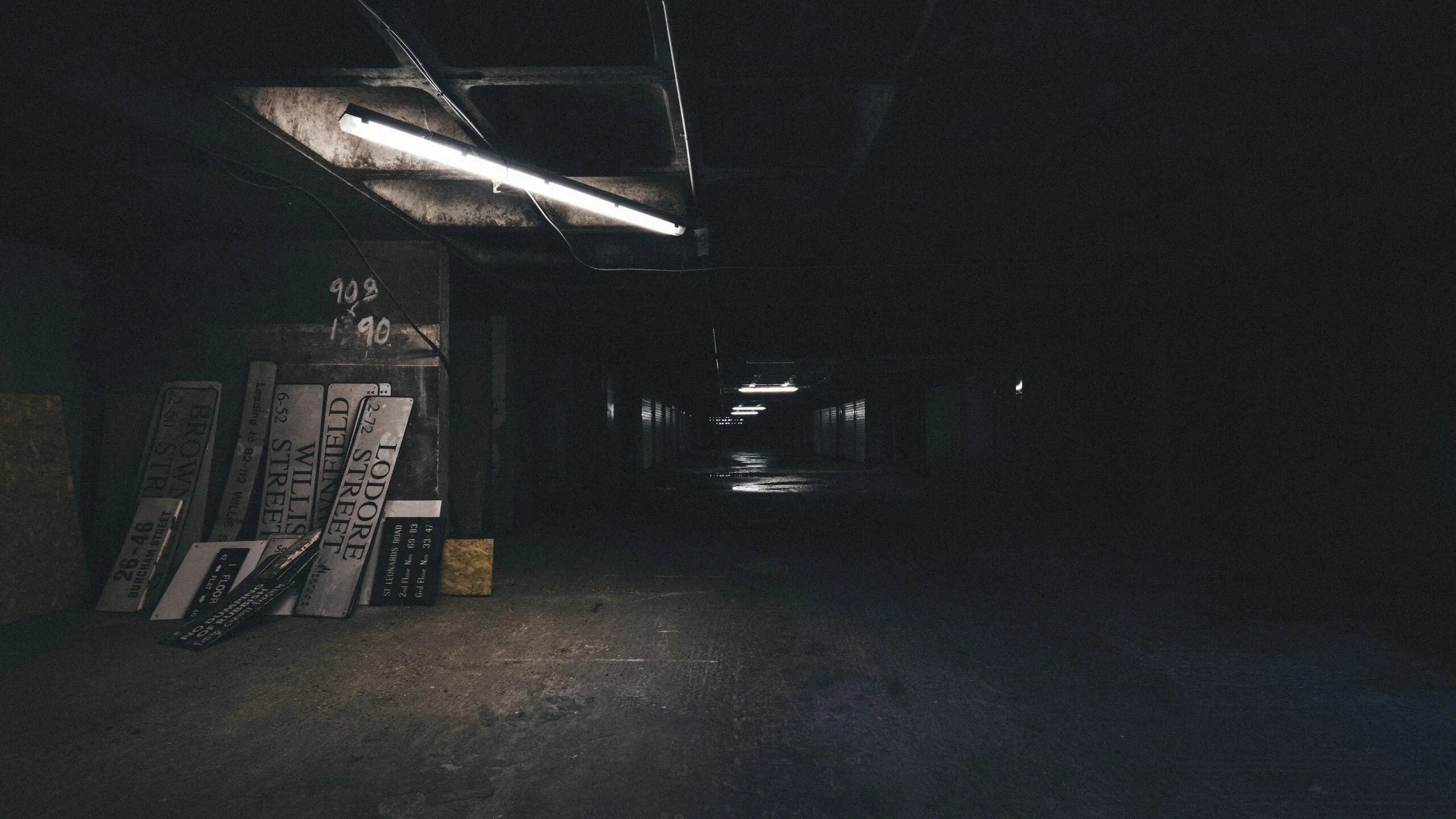 Dark room 4. Темное помещение. Пустая заброшенная комната. Заброшенное здание ночью. Темная заброшенная комната.