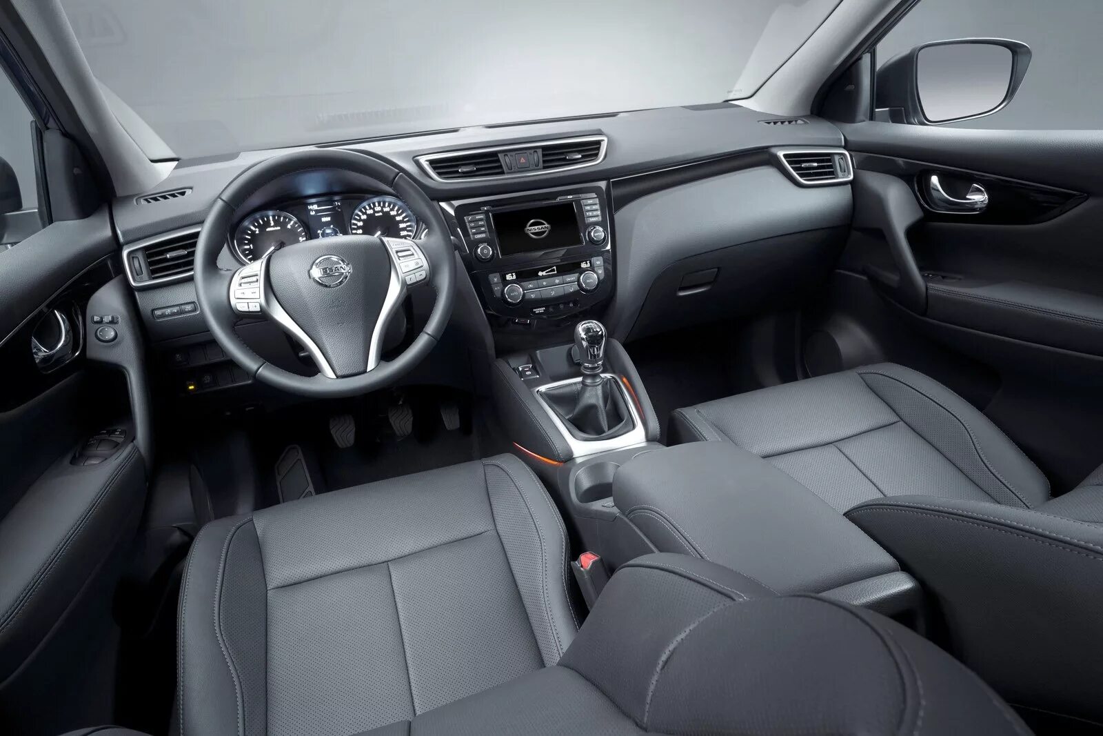 Ниссан английской сборки. Nissan Qashqai II 2015. Nissan Qashqai комплектации. Nissan Qashqai 2014 1.6 Interior. Nissan Qashqai 2017 Interior.