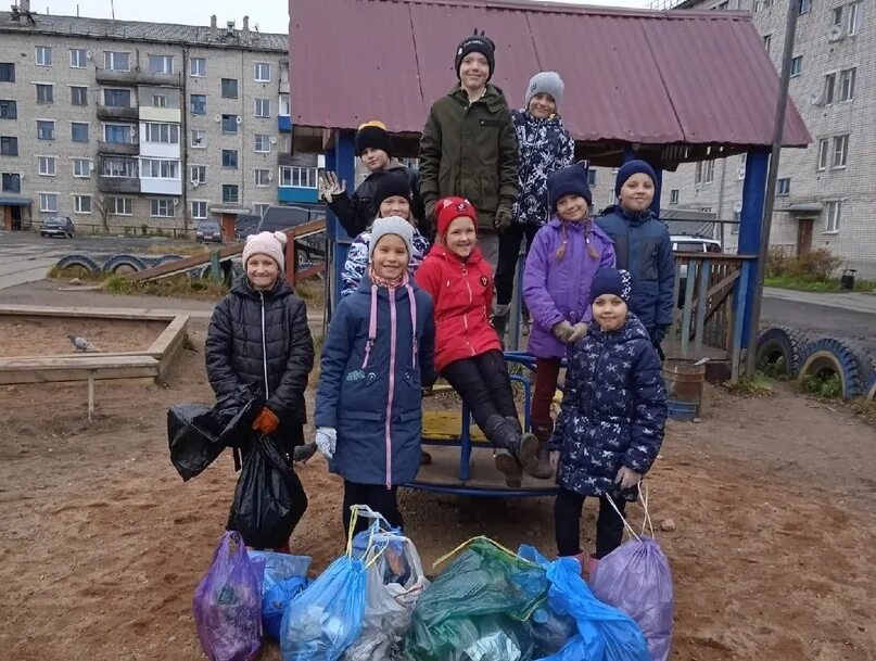 Жители онеги. Малошуйская школа. Малошуйская школа 97. Малошуйка школа 97. Малошуйка Архангельской школа 97.