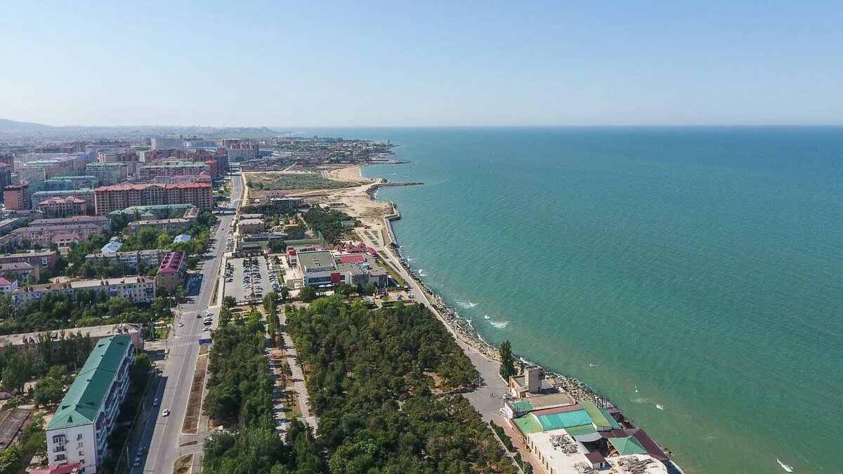 Каспийск где находится какая республика. Каспийск Дагестан. Дагестан Махачкала Каспийск. Набережная Каспийска Дагестан. Парк город Каспийск.