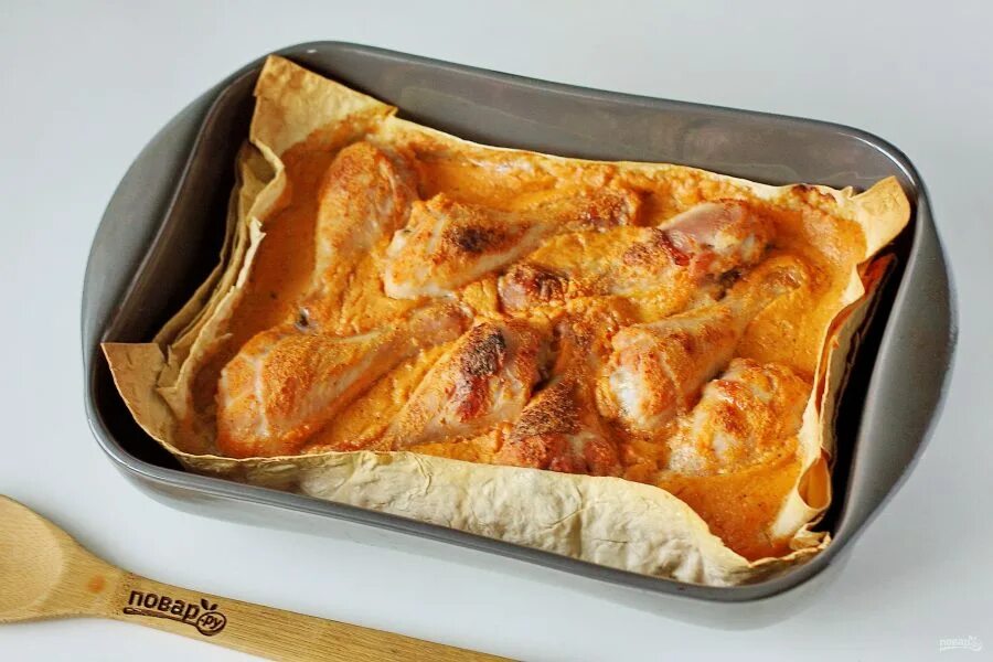 Грудка в лаваше в духовке. Грудка в лаваше в духовке. Рулет из лаваша с курицей. Ролл из лаваша куриный. Курица в лаваше в духовке.