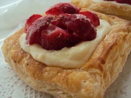Слоеная выпечка с кремом