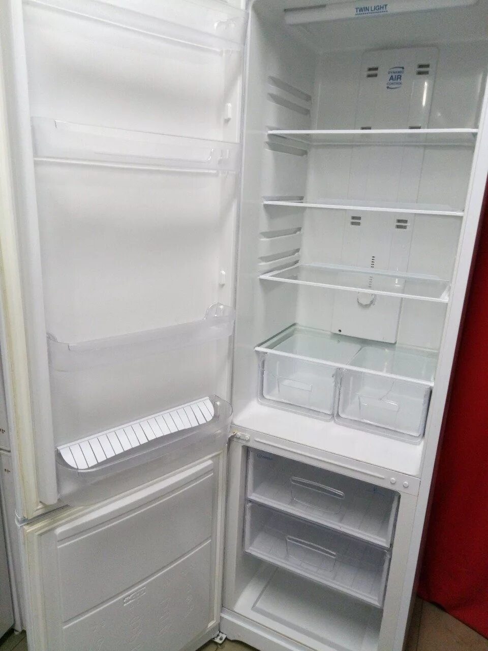 Холодильник индезит bia. Холодильник Индезит bia 181 NF.