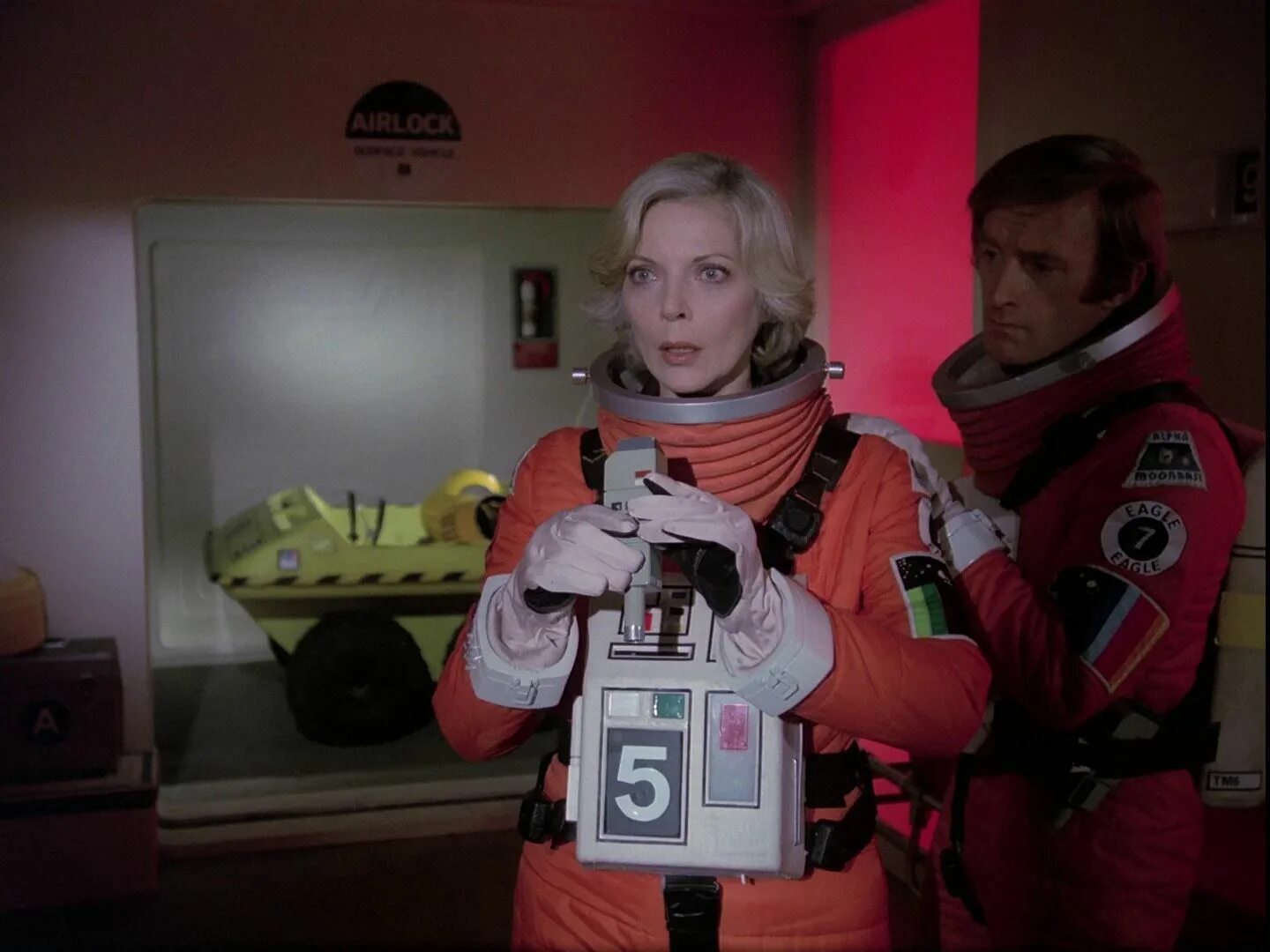 Космос 1999. Space 1999. Space 1999. Space 1999. Space: 1999 (1975).