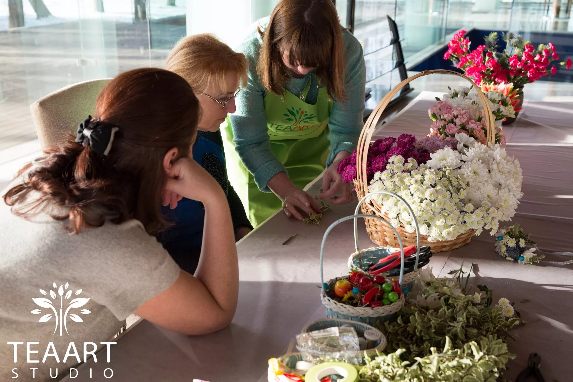 Проводить мастер классы работа. Мастер класс по новогодней флористике. Мозаика мастер класс москва. Мастер класс флориста. Мастер классы для детей.