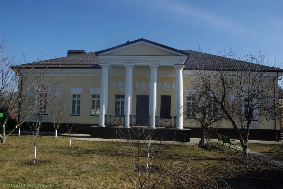 Горшочки усадьба губкин. Усадьба коробкова губкин. Усадьба губкин. Дом помещика коробкова в губкине. Дворец пионеров губкин.