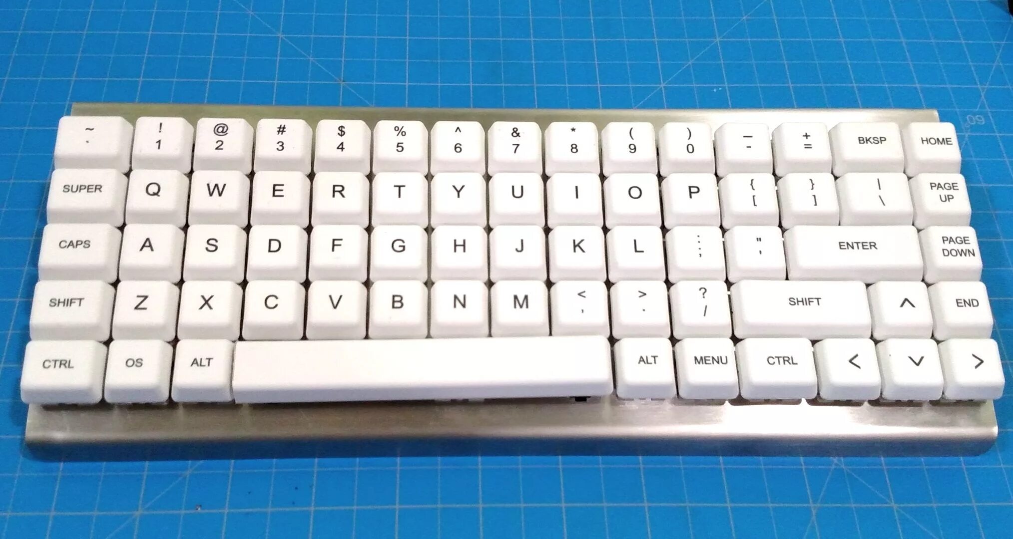 Вб клавиатура. Клавиатура Ortholinear. Клавиатура Anion Keyboard ka-15mu. Орто линейные клавиатуры. Keycaps g20.