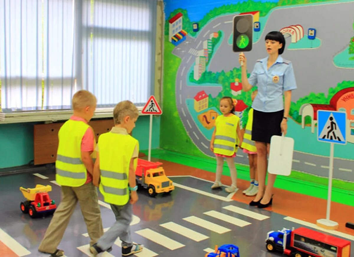 Дорожные движения для детей детского сада. Безопасная дорога. Безопасность дорожного движения для детей. Правила дорожного движения для детей. Безопасность на дороге.
