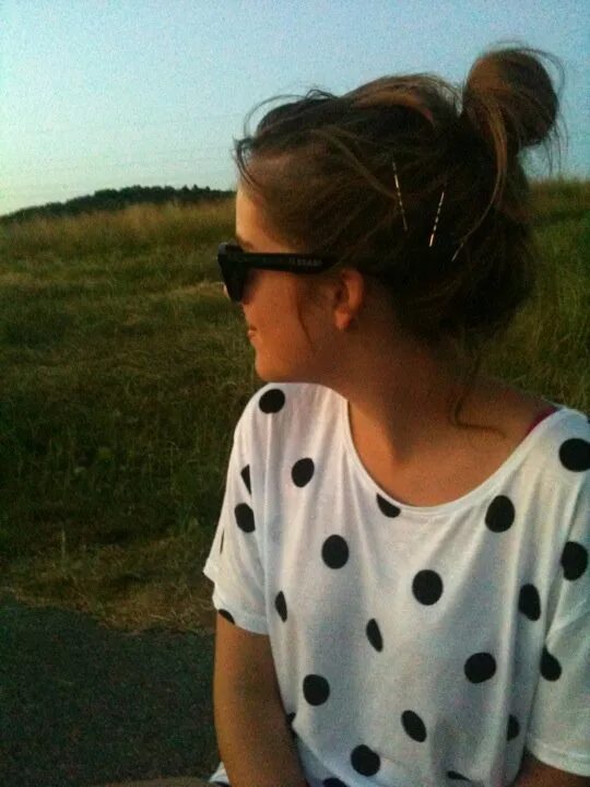 красивые девушки шатенки. девочка сзади. девочки и волосы ава. девушка с волнистыми волосами со спины. девушка с темными волосами.