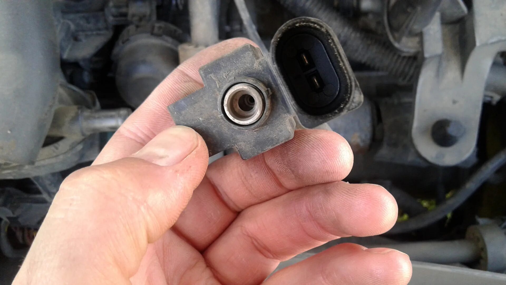 Audi q5 датчик положения заслонок впускных каналов. Датчик положения заслонки впускного коллектора. Qf96a00002. Датчик положения заслонки впускного коллектора. Датчик заслонок коллектора 2.