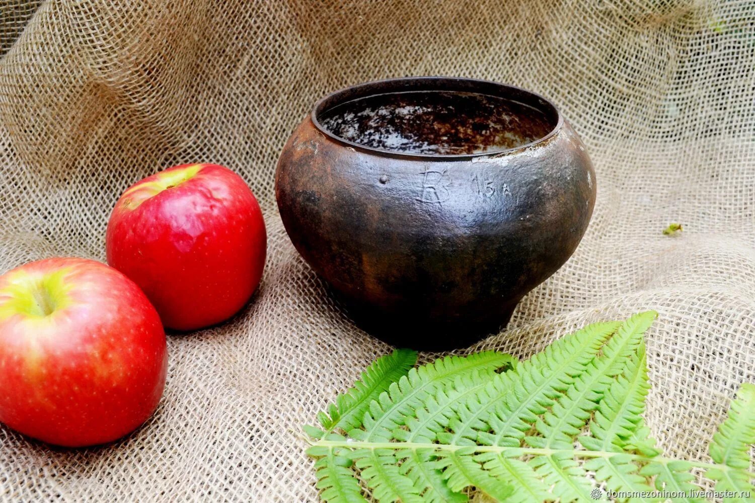 Старинный чугунный горшок. 5. Русский чугунок. Чугунный котелок для печи. Чугунок эмаль.