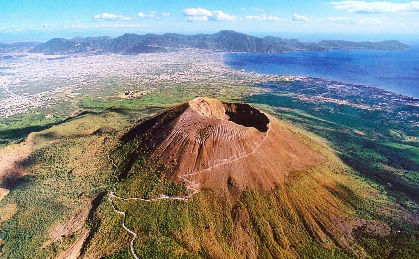 Mt vesuvius. Вулкан Везувий. Извержение вулкана Везувий. Везувий Италия. Национальный парк Везувий Италия.