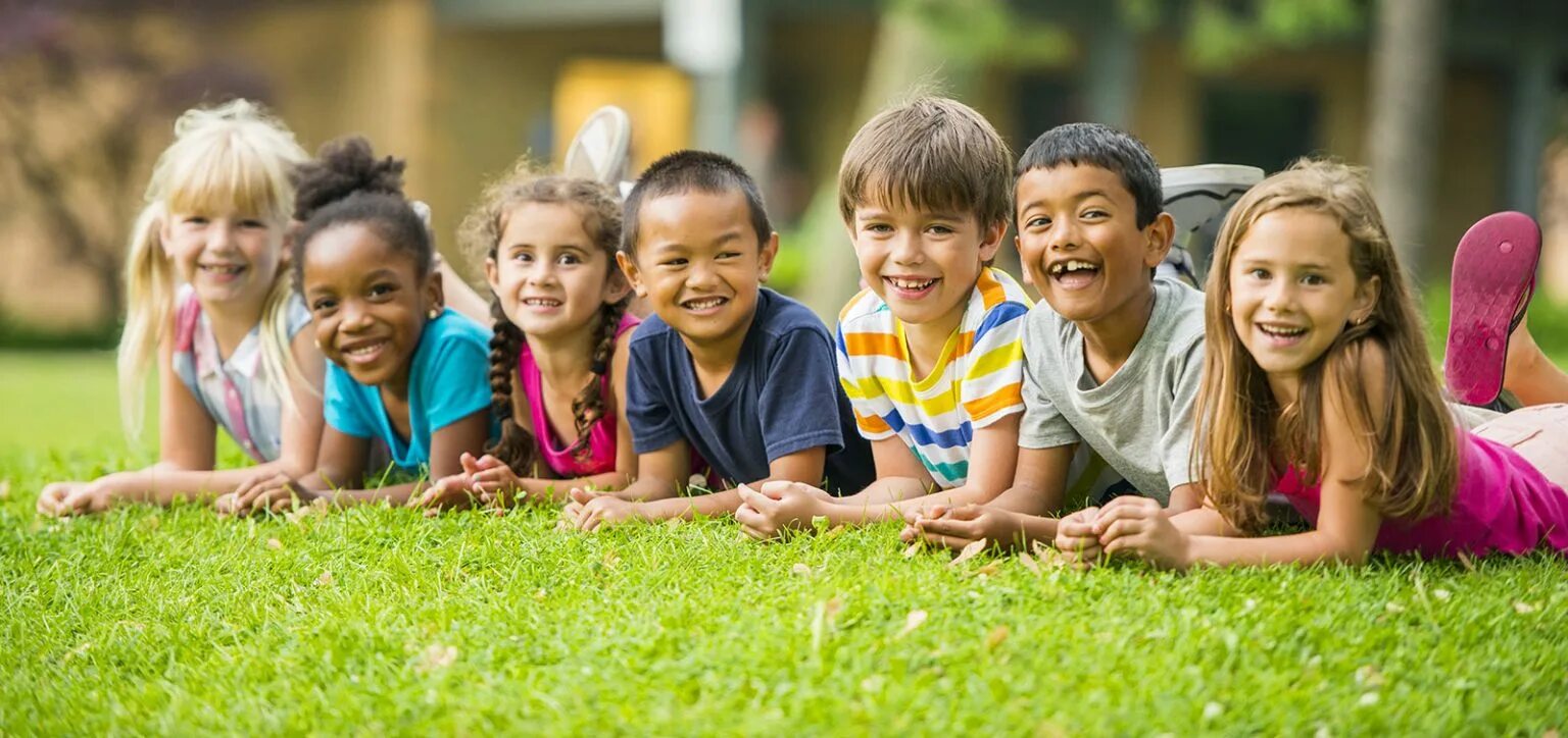 Children like going to the. Счастливый ребенок. Радостные дети. Дети разных возрастов. Счастливые дети разного возраста.