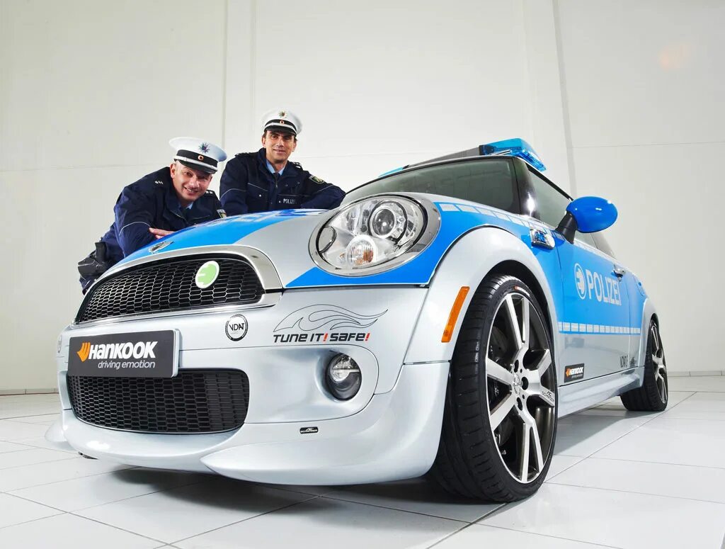 Полиция в мини. Мини купер polizei. Мини купер polizei. Mini police. Mini police.
