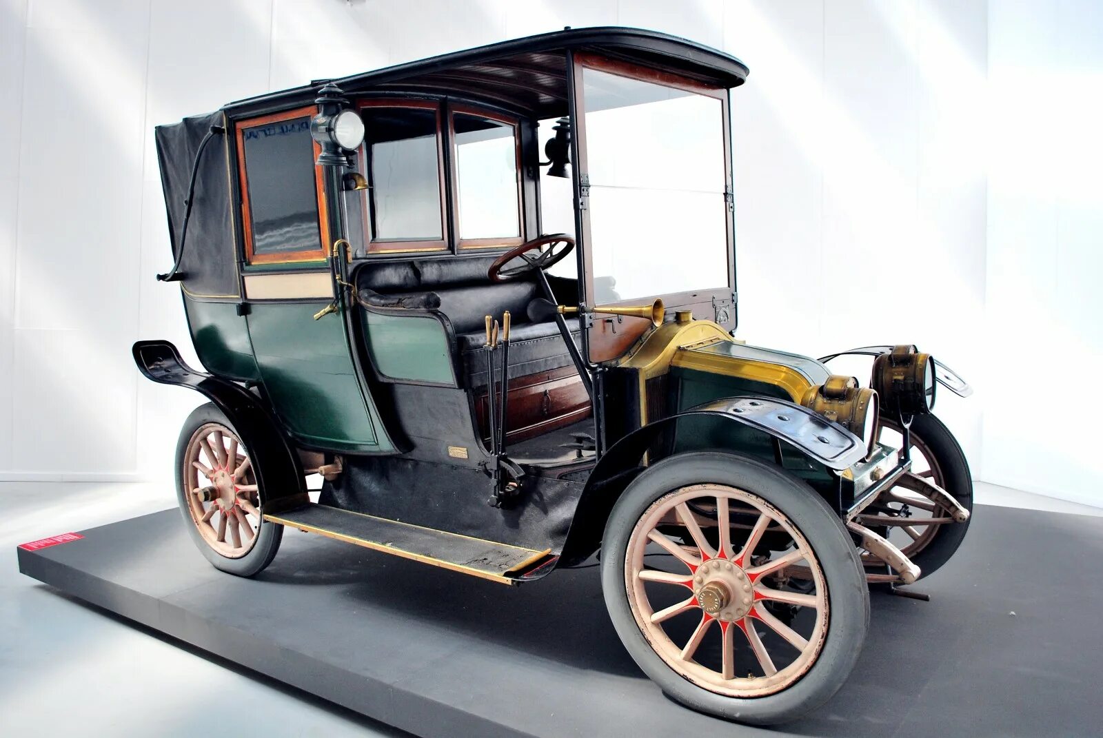 Первый автомобиль количество. Renault 1905. Renault AG-1 1909. Рено 1910. Renault Type 1899.