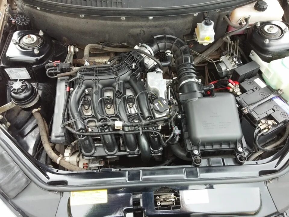 Калина 1 сапун двигателя. Приора 126 шланги. Сапун ваз приора 16. Сапун приора 16. Патрубок картерных газов приора 16 клапанов.