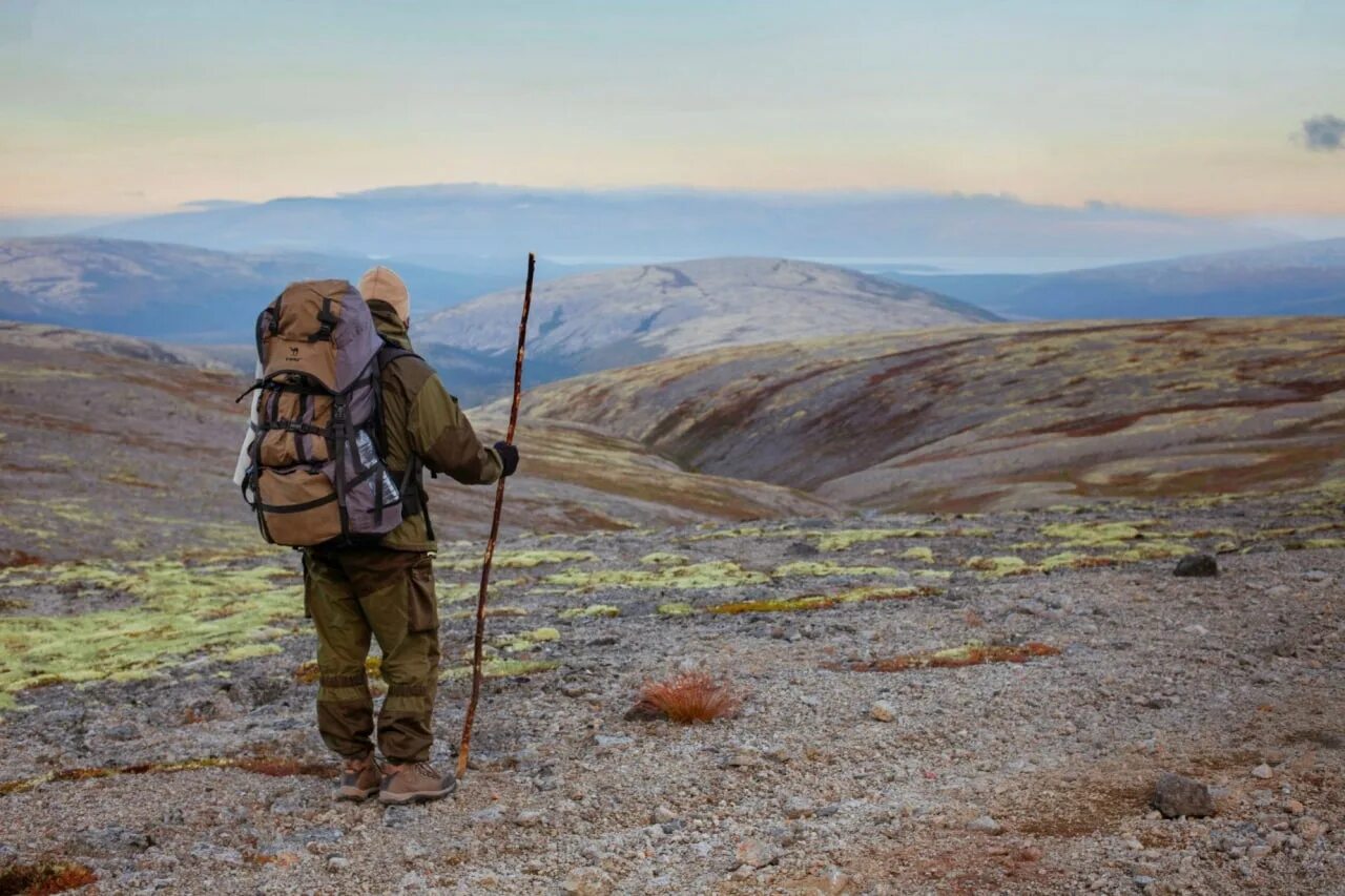 Туризм по тайге. Природа туризм. Геологи в полевых условиях. Лагерь геологов тайга ссср. Сергей карпухин турист путешественник.